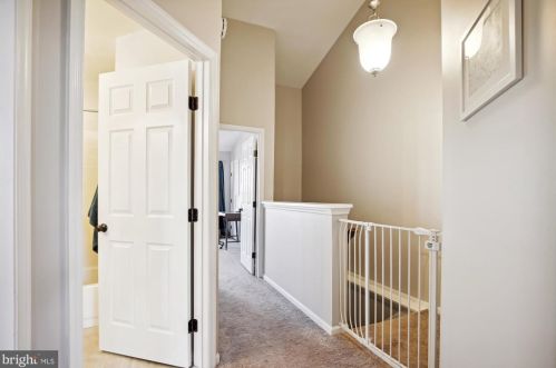 6020 Kestner Cir, Alexandria VA  22315-4833 exterior