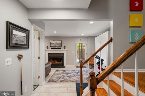 6005 Kestner Cir, Alexandria VA  22315-4834 exterior