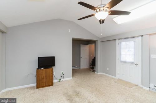 33 Vly Vw Dr, Hanover PA 17331-8307 exterior