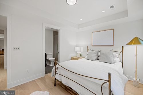 1667 Avon Pl, Washington DC 20007-2959 exterior