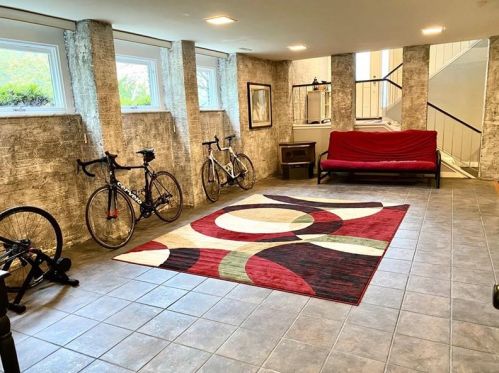 2315 Marbury Rd, Pittsburgh PA 15221-3672 exterior