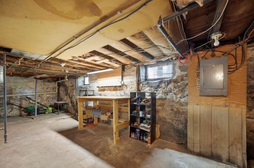 203 Sunnyside Ave, Woonsocket RI 02895-5103 exterior