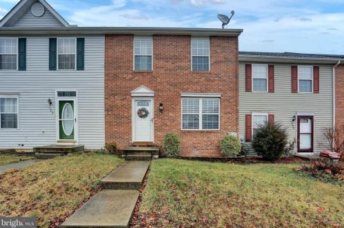 124 Apple Grv Ln, Littlestown PA 17340-1159 exterior