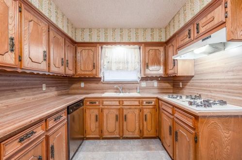 1528 Parma Ct, Irving TX 75060-3742 exterior