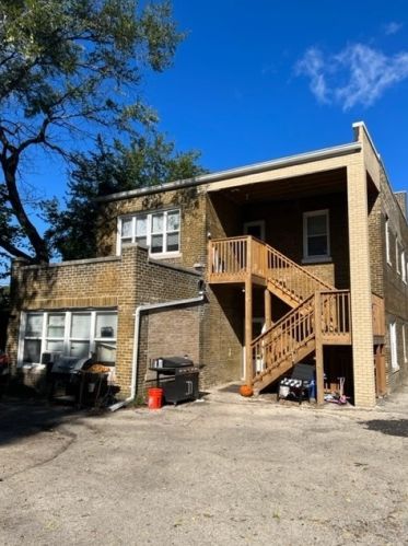 239 Greenwood Ave, Waukegan, IL 60087-5146