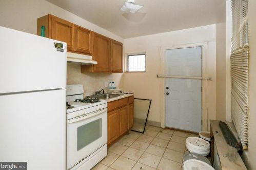 1637 Girard Ave, Philadelphia PA 19130-1514 exterior