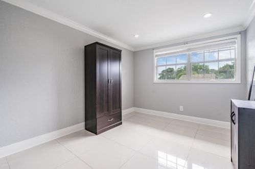 8201 Kirkwood Dr, Tampa FL  33634-2238 exterior