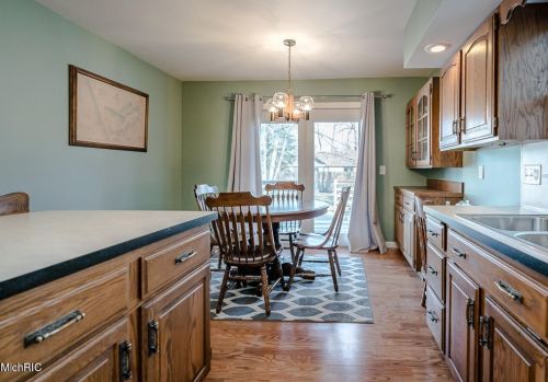 1564 Hansen St, Meskegon MI 49445-1238 exterior