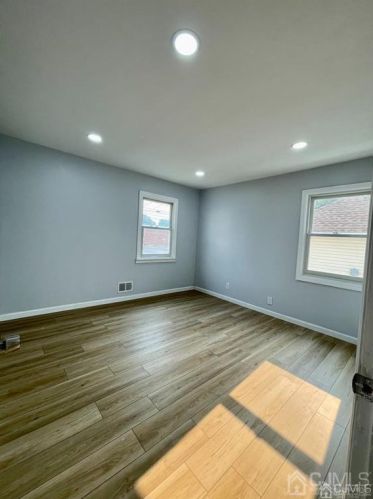 201 Campbell St, Woodbridge NJ  07095-2305 exterior