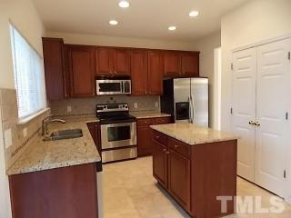 138 Hilda Grace Ln, Cary NC  27519-8757 exterior