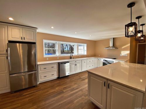 16 Daria Dr, Poughkeepsie NY 12603-5430 exterior