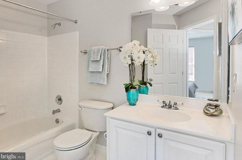 4999 Murtha St, Alexandria VA 22304-8612 exterior