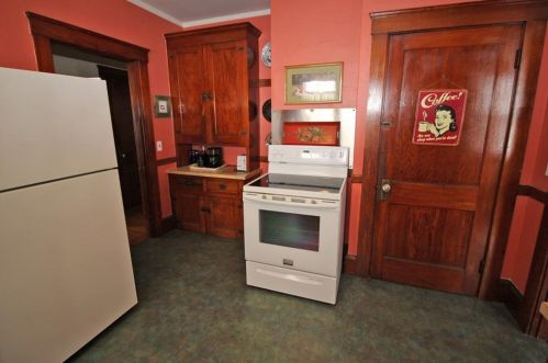 135 Gibbs Ave, Middletown RI 02840-2258 exterior