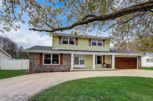 9135 51st St, Milwaukee, WI 53223-1401