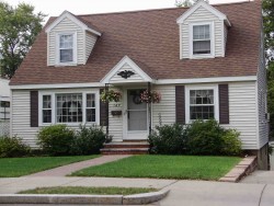 124 Derby St, Newton MA  02465-1556 exterior