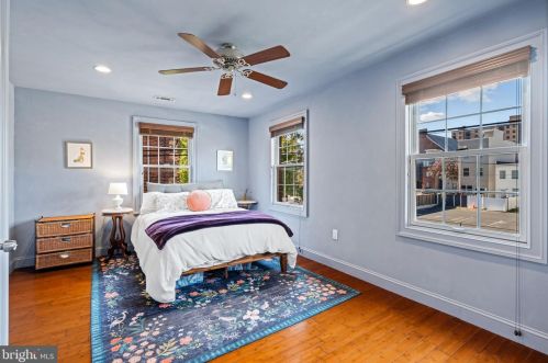 985 6th St, Philadelphia PA  19123-1405 exterior