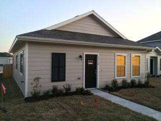 1710 Claremont Garden Cir, Houston TX  77047-3518 exterior