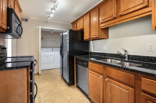 207 Brighton Pt, Atlanta GA 30328-1372 exterior