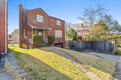 425 Overbrook Blvd, Pittsburgh PA 15210-4405 exterior