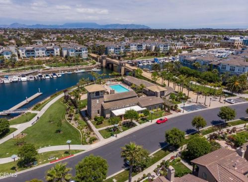 1404 Donegal Way, Oxnard CA  93035-1442 exterior