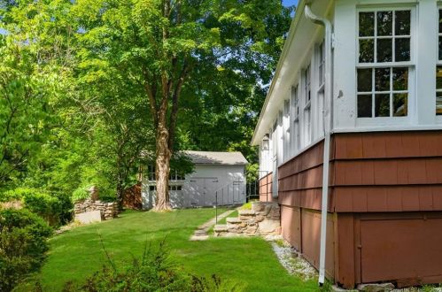 1083 Ridgefield Rd, Wilton CT 06897-1921 exterior