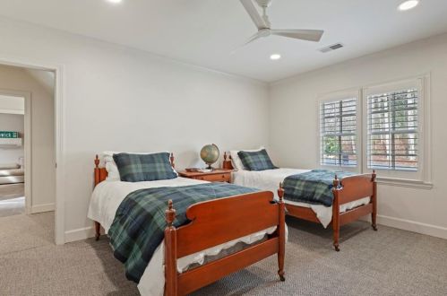 2817 Dover Rd, Atlanta GA 30327-1209 exterior