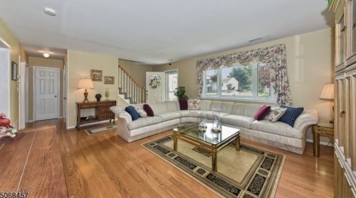 5 Graydon Pl, Roxbury Township, NJ 07836-9338