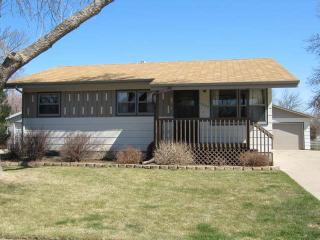 1325 Richmond Dr, Bismarck ND  58504-6569 exterior