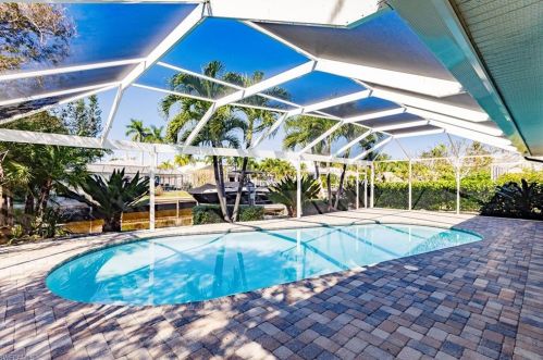 1590 Sandpiper St, Naples FL 34102-1504 exterior