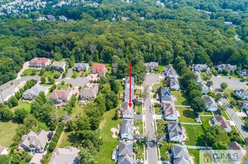 16 Sonia Ct, Edison NJ 08820-4443 exterior