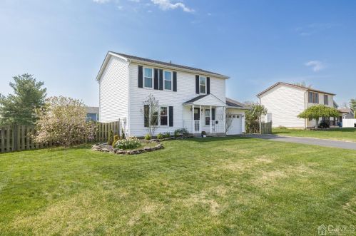 8 Jefferson Dr, Piscataway, NJ 08854-5053