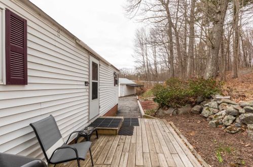 20 Bay Rd, Newmarket NH 03857-1728 exterior