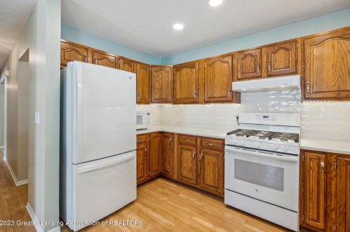 502 Brunswick Dr, Dewitt MI 48820-9189 exterior