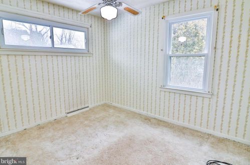 1201 Clagett Dr, Rockville MD 20851-2116 exterior