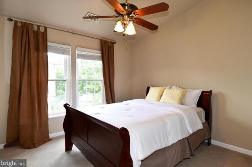 7458 Gadsby Sq, Alexandria VA 22315-5288 exterior