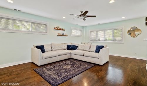 3354 Albany Ave, Chicago, IL 60618-5720