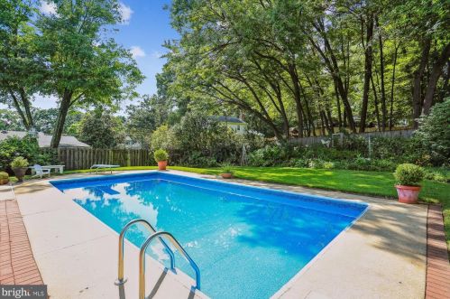 7641 Miller Fall Rd, Rockville MD 20855-1165 exterior