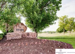 12711 Scott St, Omaha NE  68112-2827 exterior