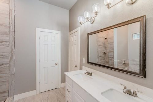 2719 Carpenter Ave, Dallas TX 75210-1705 exterior