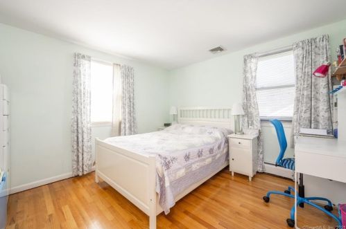 2 Cornwall Rd, Norwalk CT 06850-1807 exterior