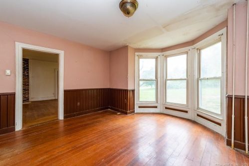 1075 Poquonock Ave, Windsor CT 06095-1234 exterior