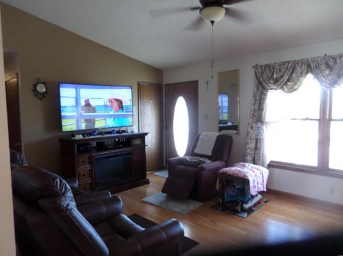 573 Sonya Ln, Spring Bluff, MO 63080-2249