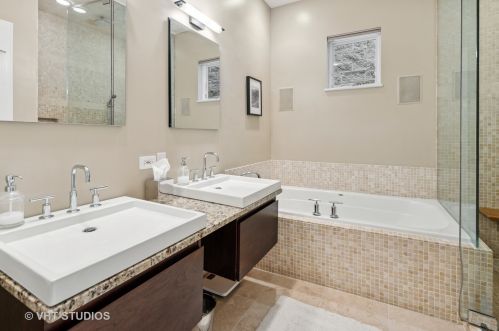 1736 Pierce Ave, Chicago IL 60651-2690 exterior