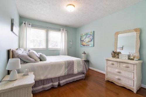 115 Newburn Dr, Pittsburgh PA 15216-1213 exterior