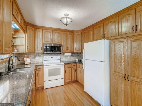 1467 Highview Ave, Saint Paul MN 55121-1143 exterior