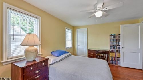 128 Mohawk Dr, Cranford NJ 07016-3364 exterior