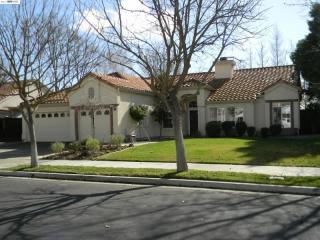 950 Outrigger Cir, Los Angeles, CA 94513-5440