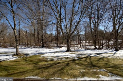 25 Jasmine Ct, Trenton NJ 08648-4808 exterior