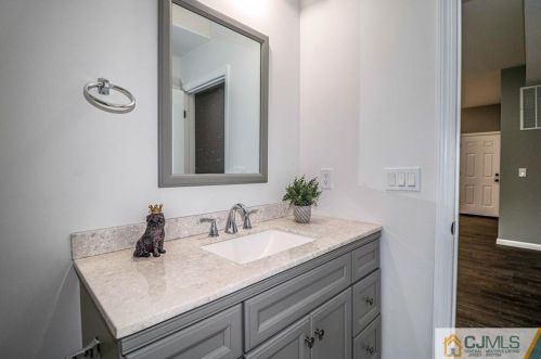 6 Dayton Rd, Edison NJ  08817-4007 exterior