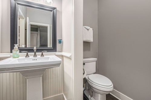 268 Clay Ave, Meskegon MI 49440-1202 exterior